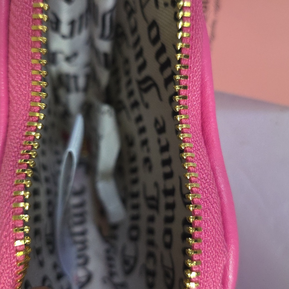 Juicy Couture Pink Wristlet Purse And  Earrings. - Picture 6 of 6